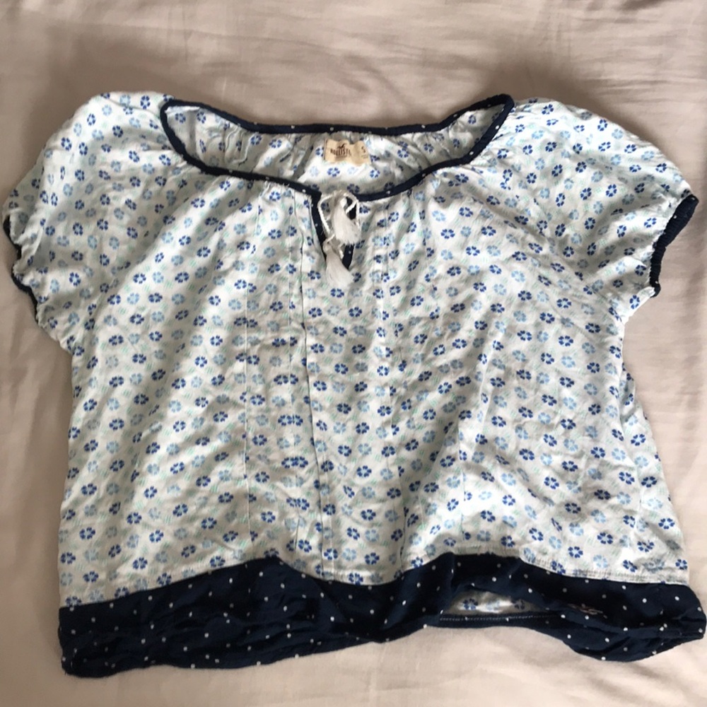 Hollister floral short sleeve blouse, front tie